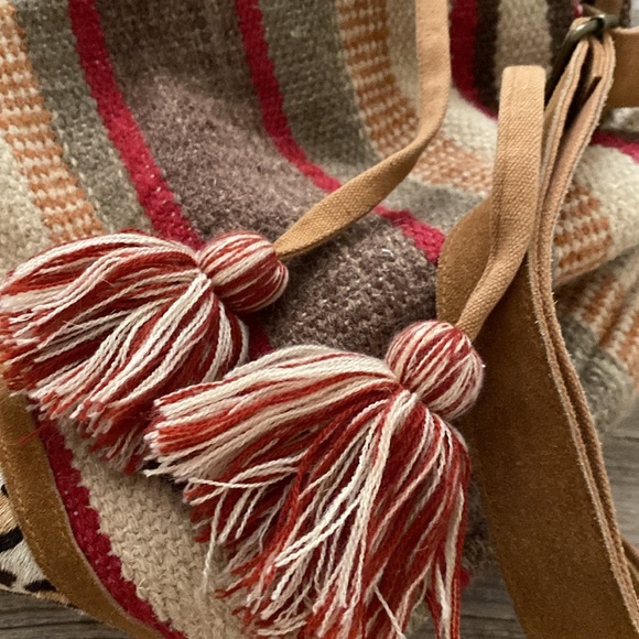 Last Chance🥳! Chloe & Lex Drawstring Bucket/Backpack Bag. - Picture 11 of 12